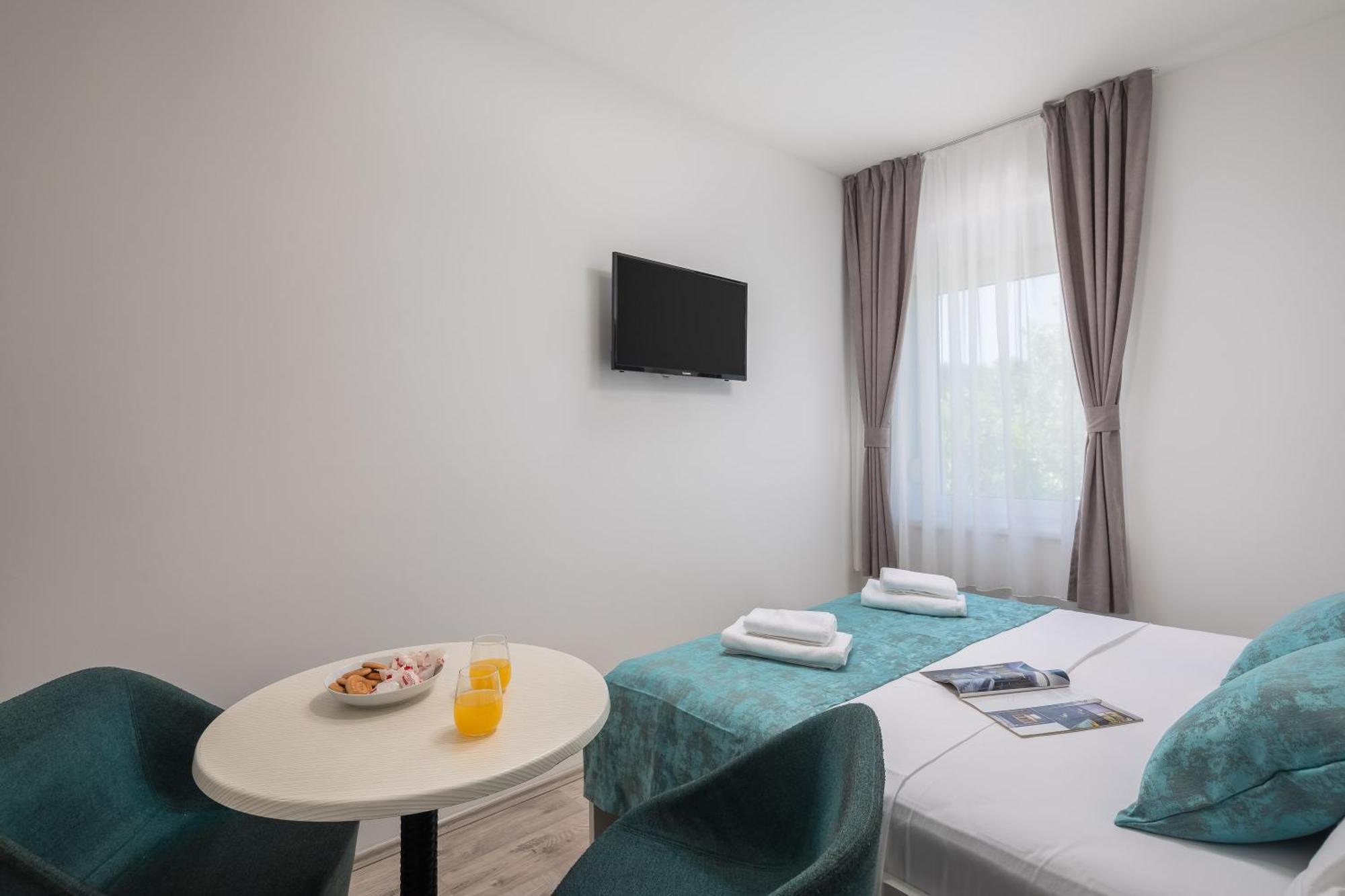 Beachfront Apartments Providenca With Free Parking Макарська Екстер'єр фото