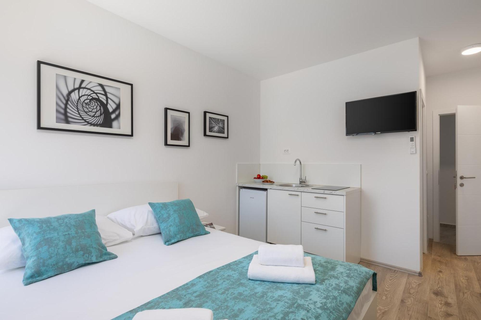 Beachfront Apartments Providenca With Free Parking Макарська Номер фото