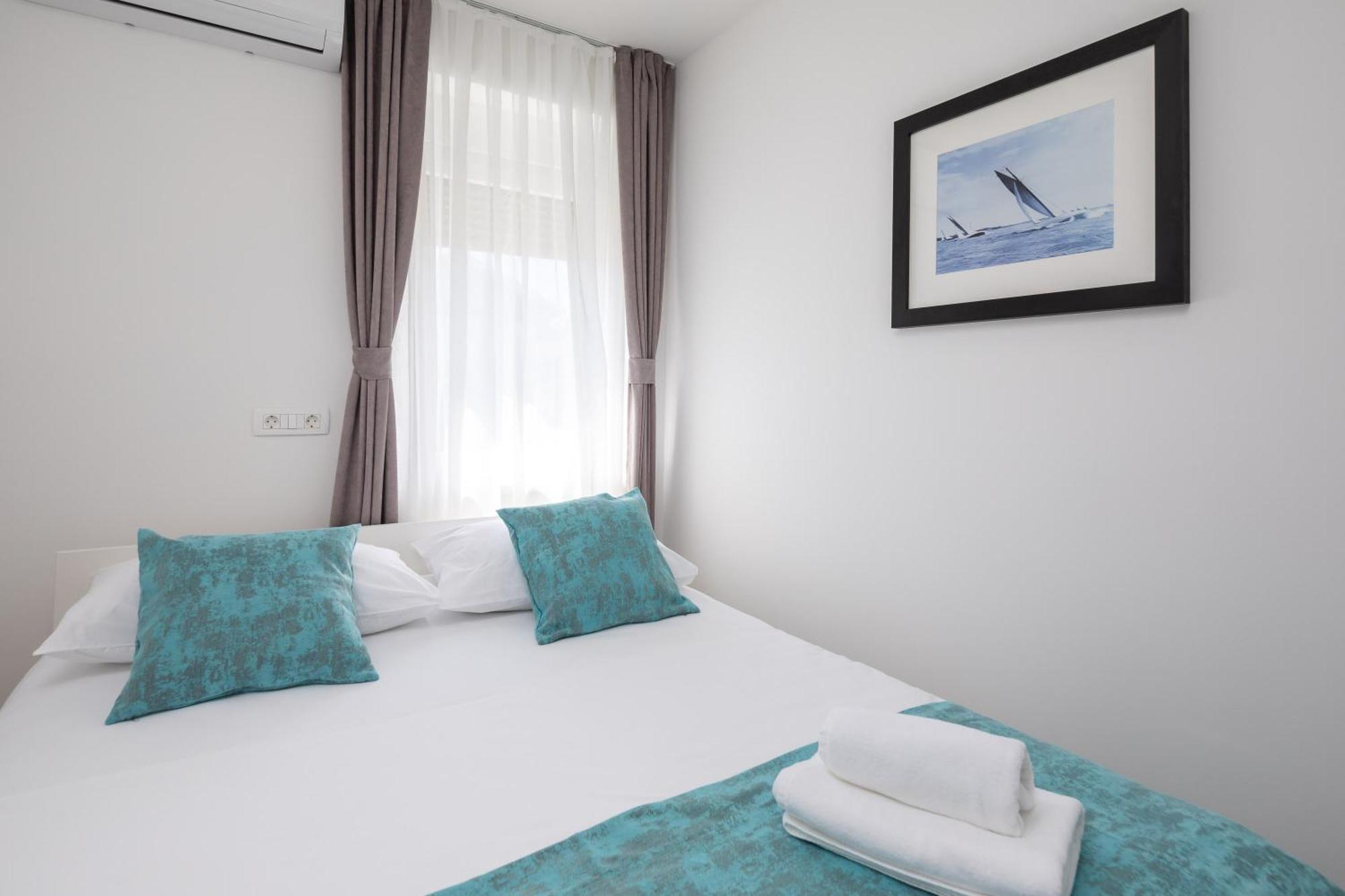 Beachfront Apartments Providenca With Free Parking Макарська Номер фото